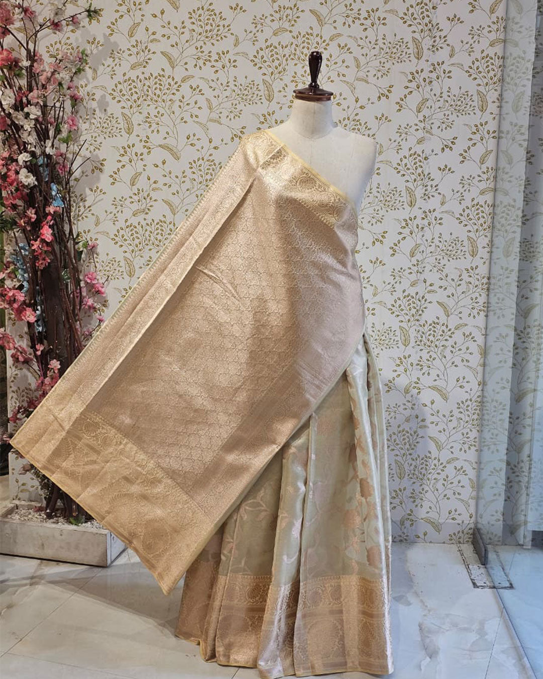 Banarasi Tissue Saree Light Gold Designer Border with Floral Weave & Brocade Pallu