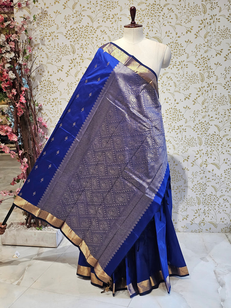Silk Kanjivaram Saree  Light Gold Jari Butti Pattern with Karvati Border & Brocade Pallu