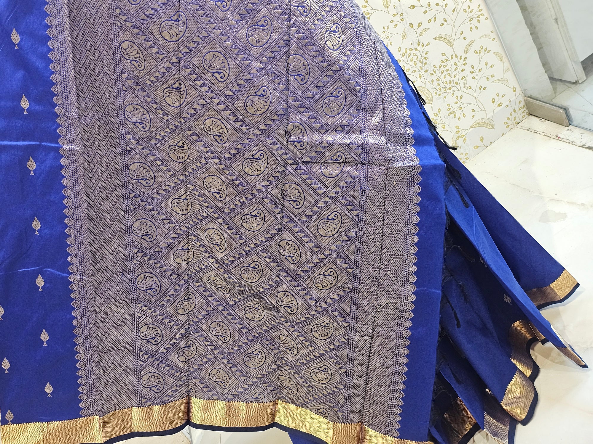 Silk Kanjivaram Saree  Light Gold Jari Butti Pattern with Karvati Border & Brocade Pallu