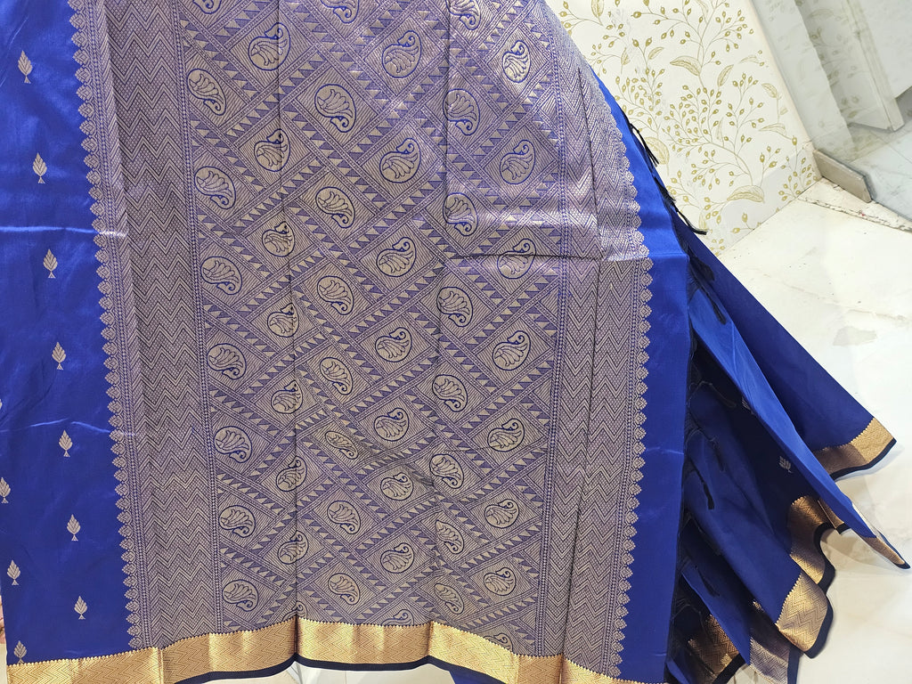 Silk Kanjivaram Saree  Light Gold Jari Butti Pattern with Karvati Border & Brocade Pallu