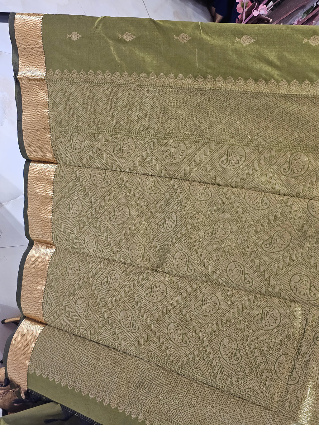 Silk Kanjivaram Saree  Light Gold Jari Butti Pattern with Karvati Border & Brocade Pallu