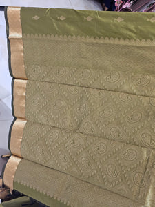 Silk Kanjivaram Saree  Light Gold Jari Butti Pattern with Karvati Border & Brocade Pallu