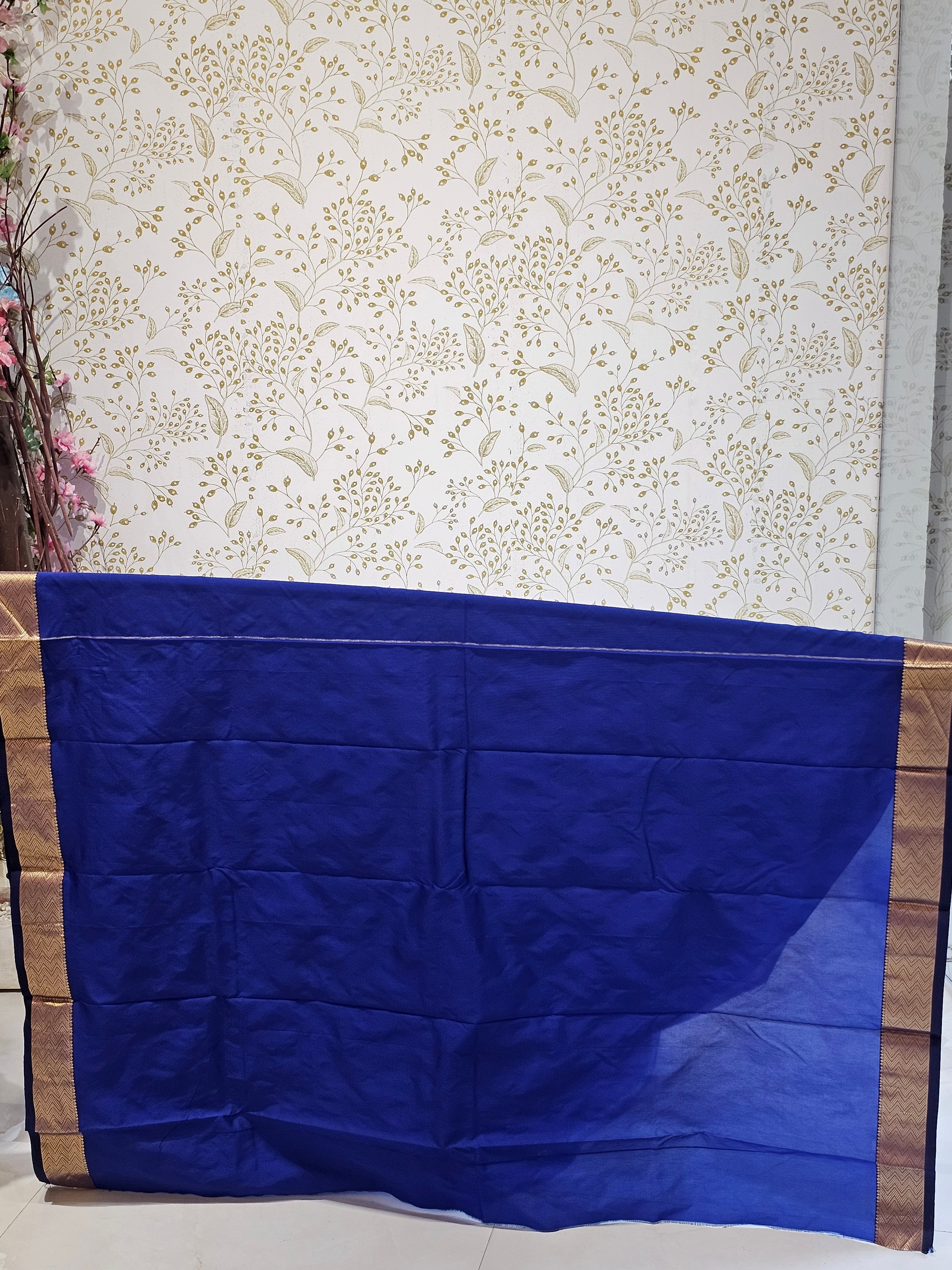 Silk Kanjivaram Saree  Light Gold Jari Butti Pattern with Karvati Border & Brocade Pallu