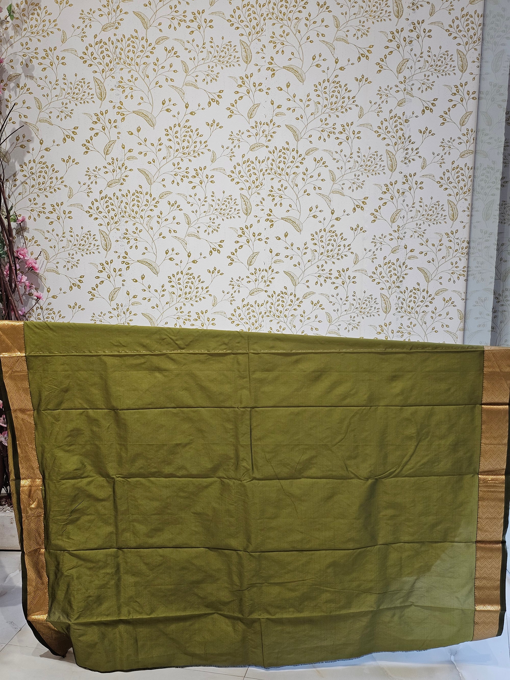 Silk Kanjivaram Saree  Light Gold Jari Butti Pattern with Karvati Border & Brocade Pallu