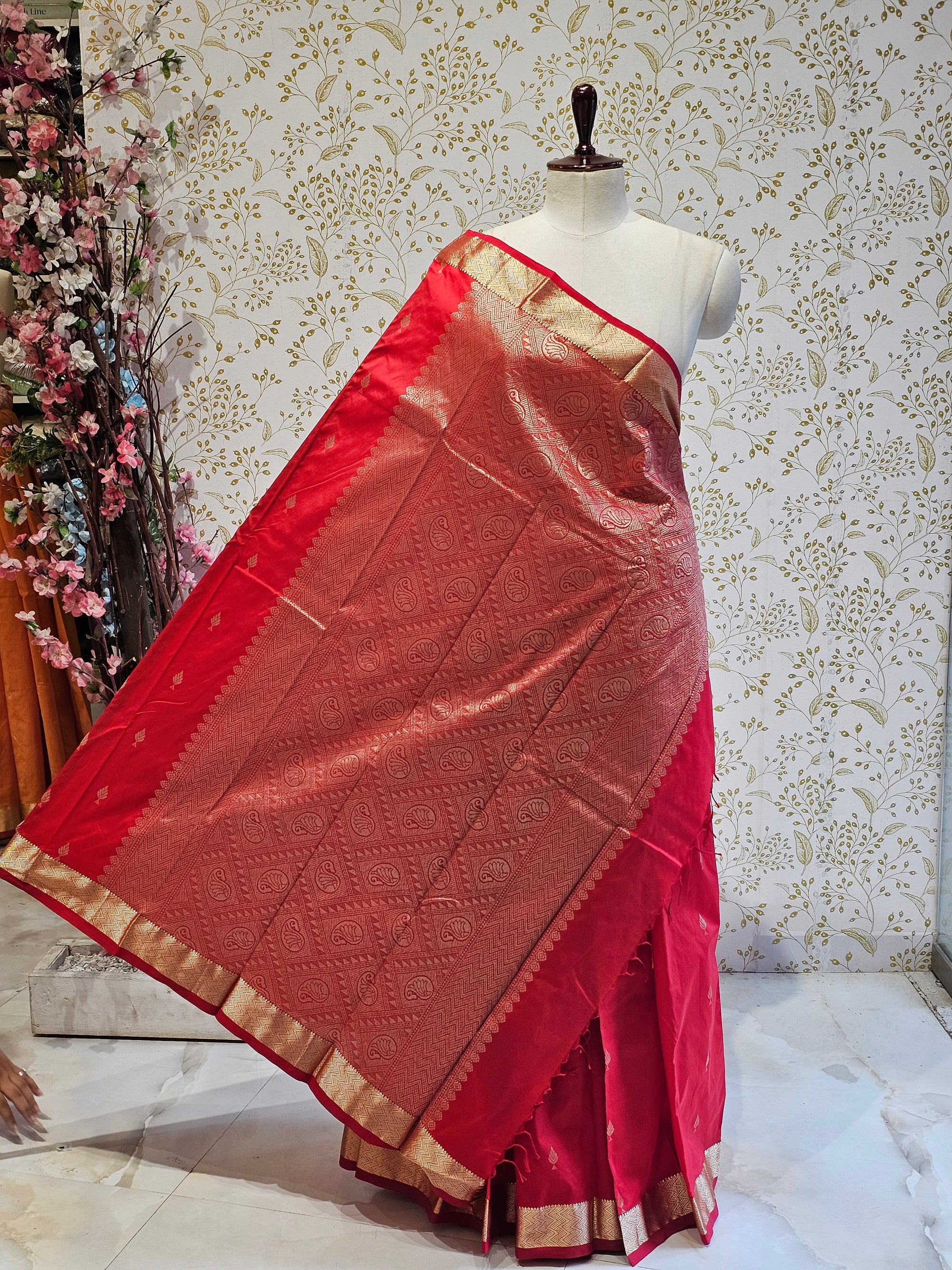 Silk Kanjivaram Saree  Light Gold Jari Butti Pattern with Karvati Border & Brocade Pallu