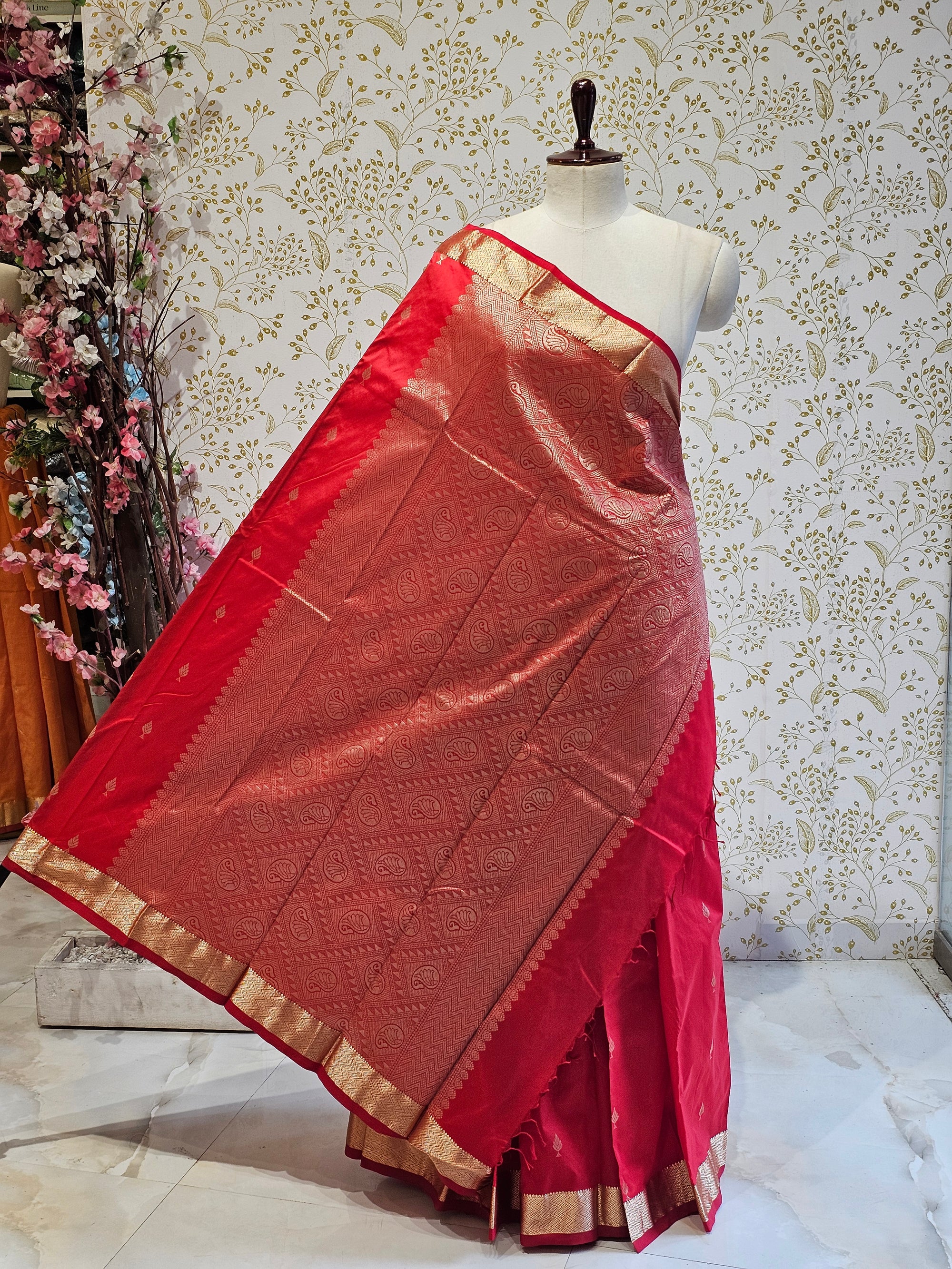Silk Kanjivaram Saree  Light Gold Jari Butti Pattern with Karvati Border & Brocade Pallu