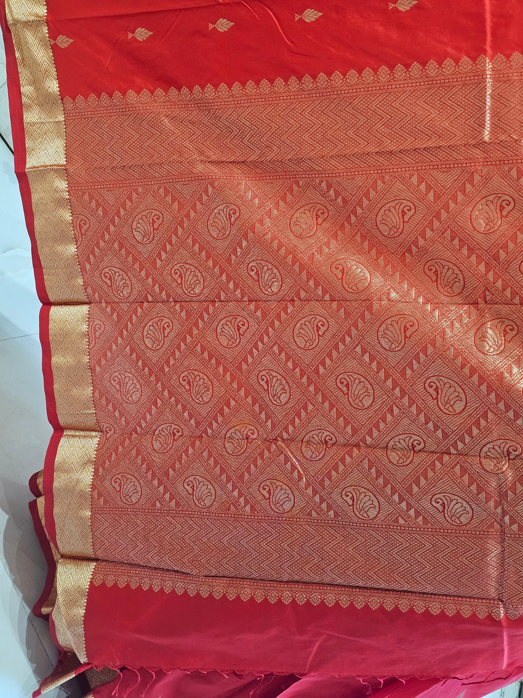 Silk Kanjivaram Saree  Light Gold Jari Butti Pattern with Karvati Border & Brocade Pallu