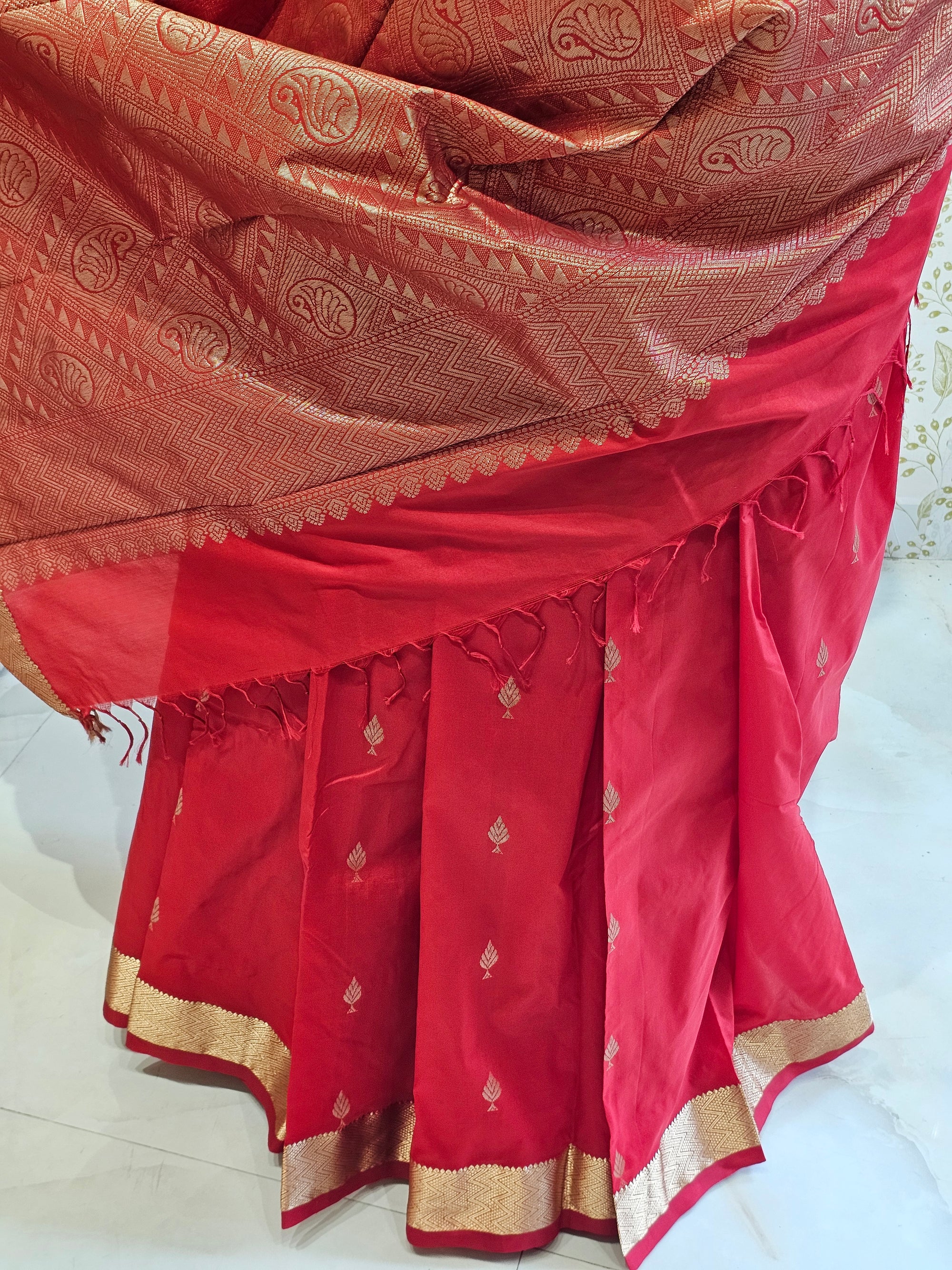 Silk Kanjivaram Saree  Light Gold Jari Butti Pattern with Karvati Border & Brocade Pallu