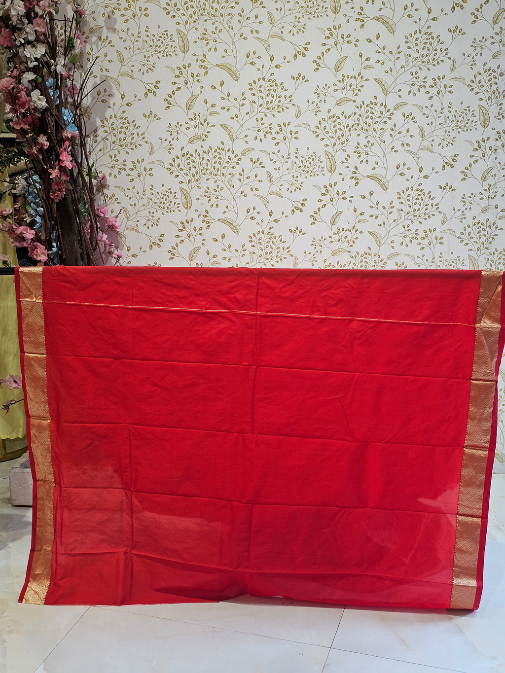 Silk Kanjivaram Saree  Light Gold Jari Butti Pattern with Karvati Border & Brocade Pallu