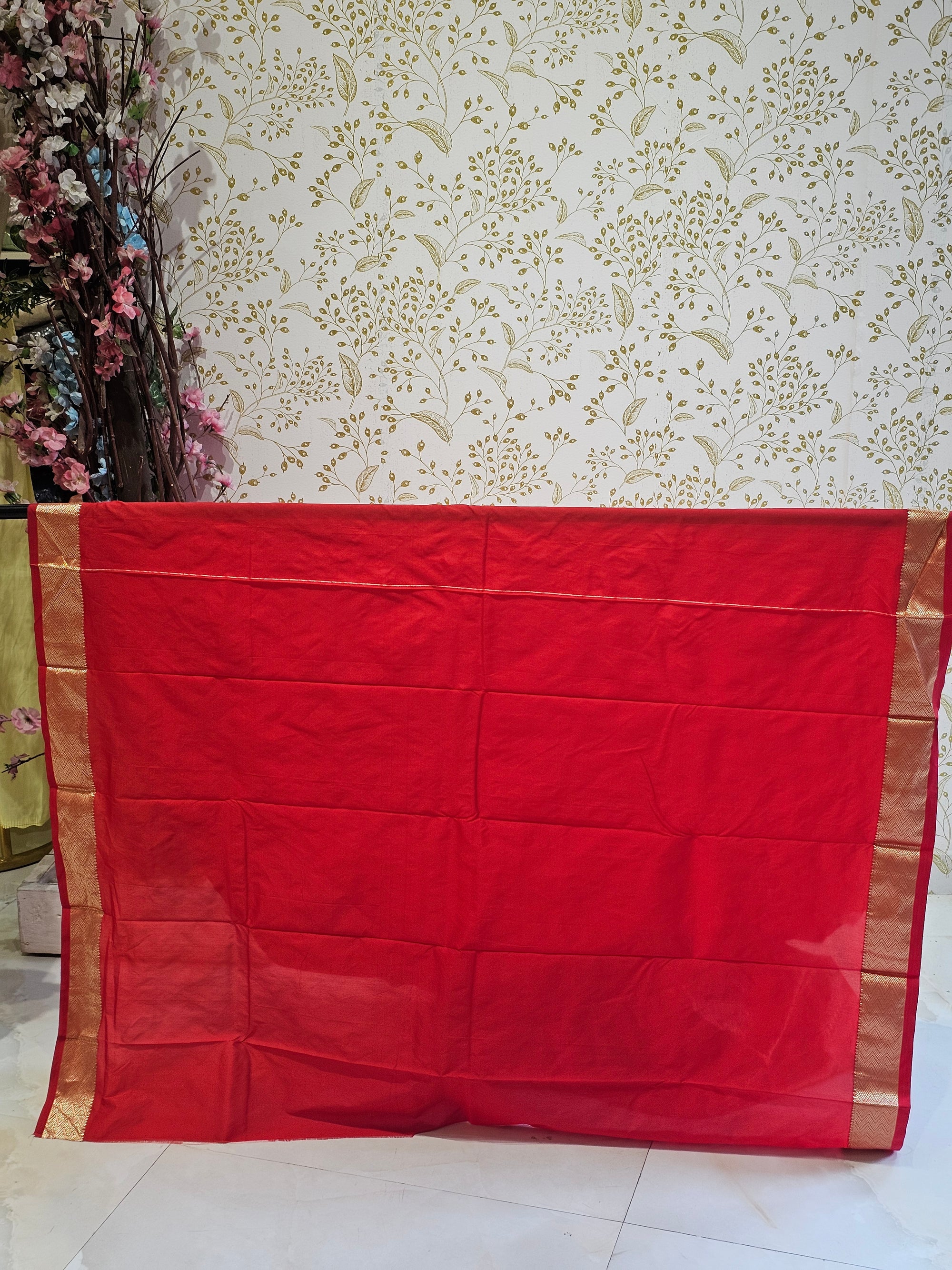 Silk Kanjivaram Saree  Light Gold Jari Butti Pattern with Karvati Border & Brocade Pallu