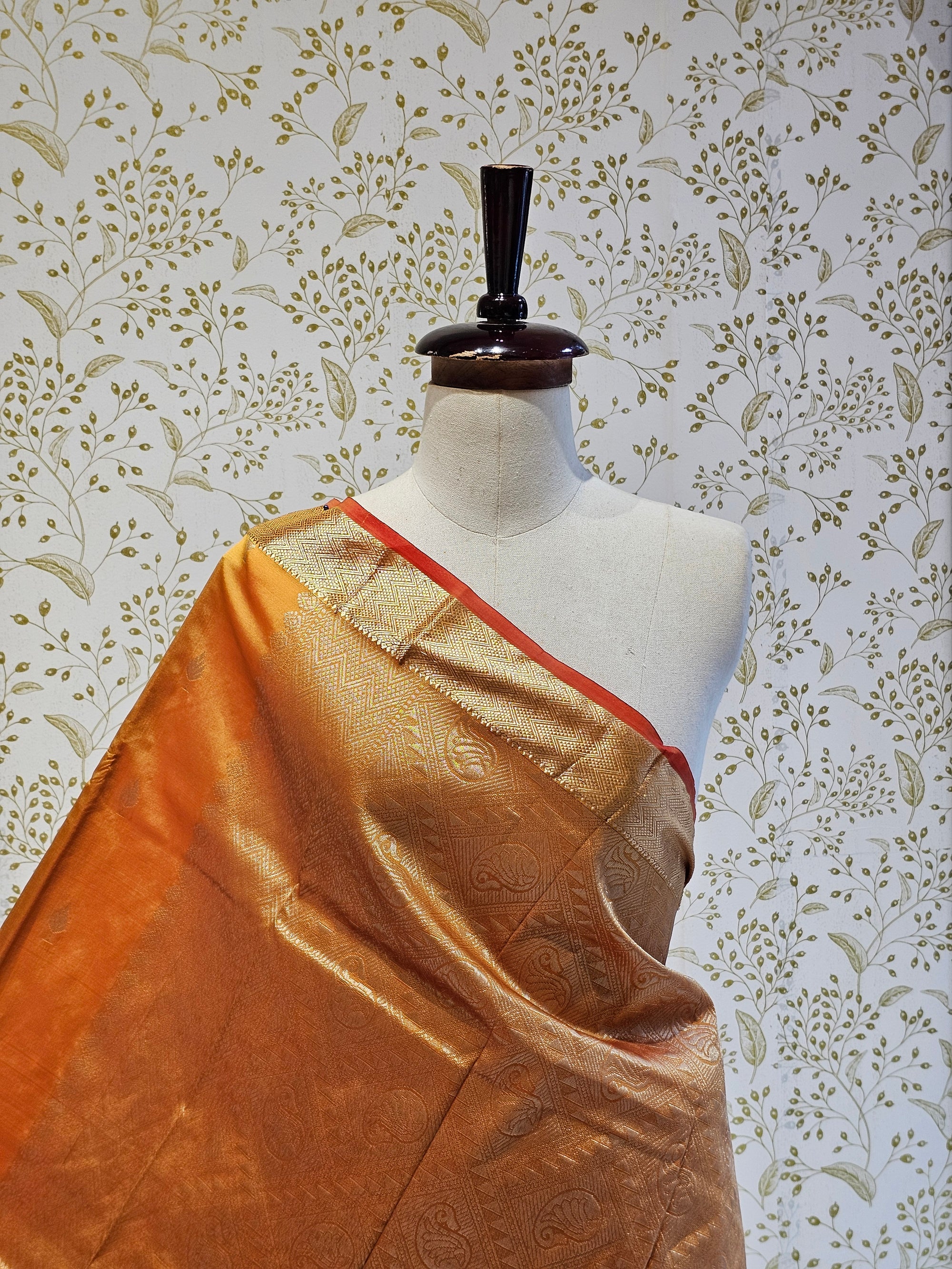 Silk Kanjivaram Saree  Light Gold Jari Butti Pattern with Karvati Border & Brocade Pallu