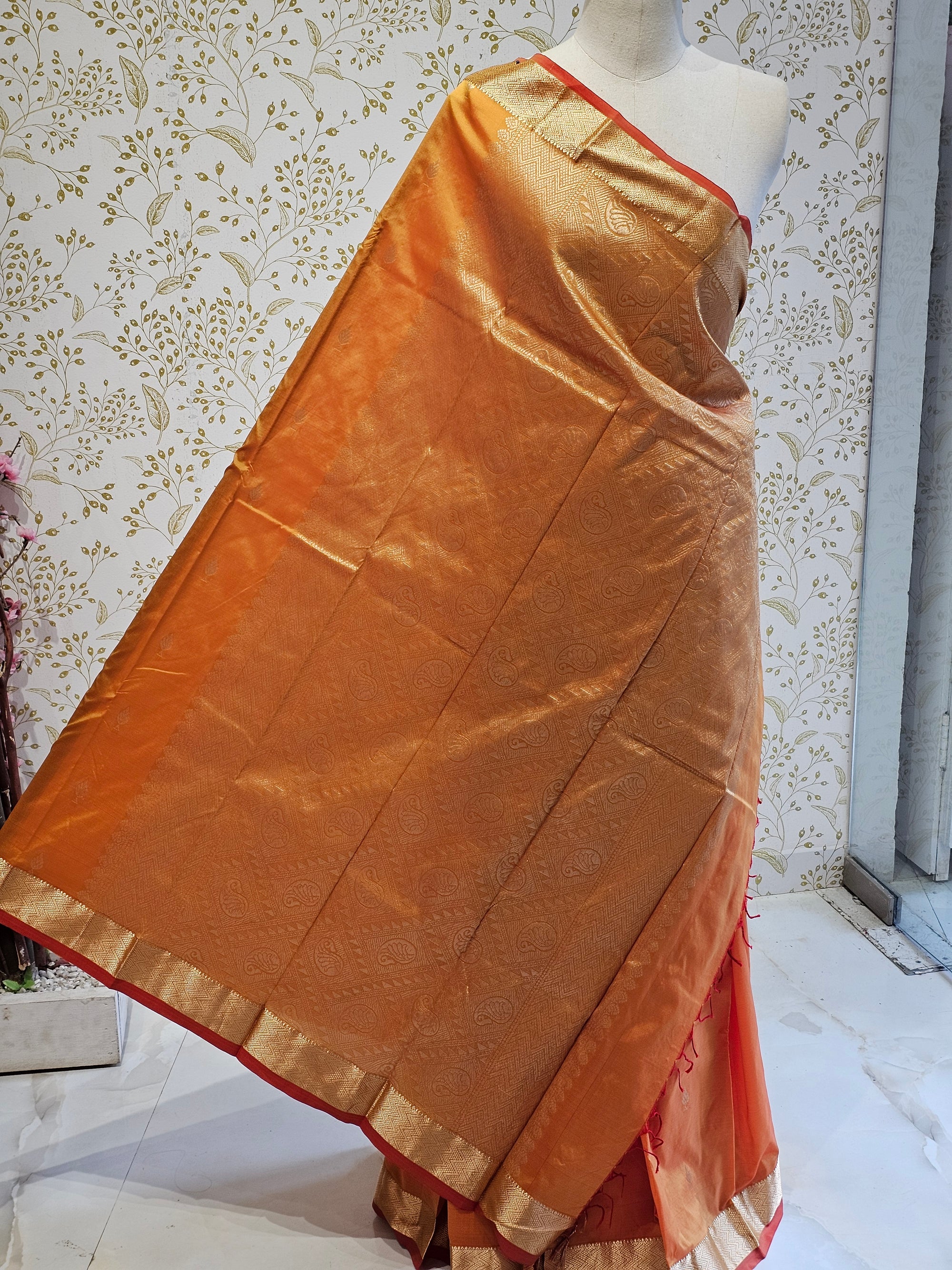 Silk Kanjivaram Saree  Light Gold Jari Butti Pattern with Karvati Border & Brocade Pallu