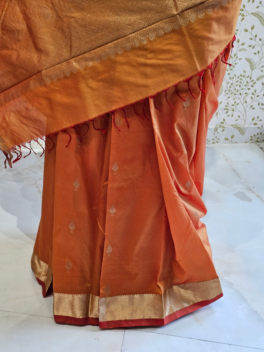 Silk Kanjivaram Saree  Light Gold Jari Butti Pattern with Karvati Border & Brocade Pallu