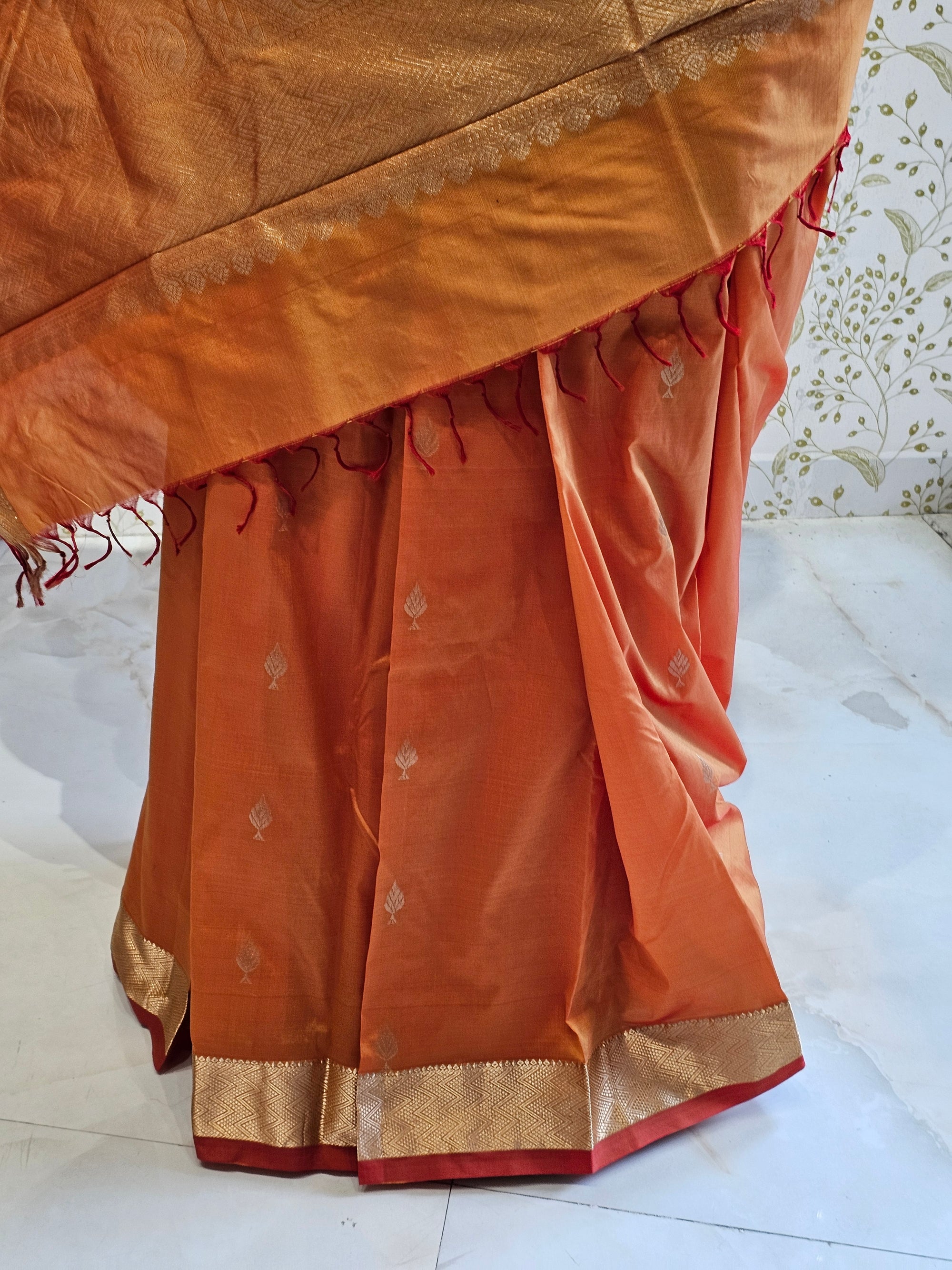Silk Kanjivaram Saree  Light Gold Jari Butti Pattern with Karvati Border & Brocade Pallu