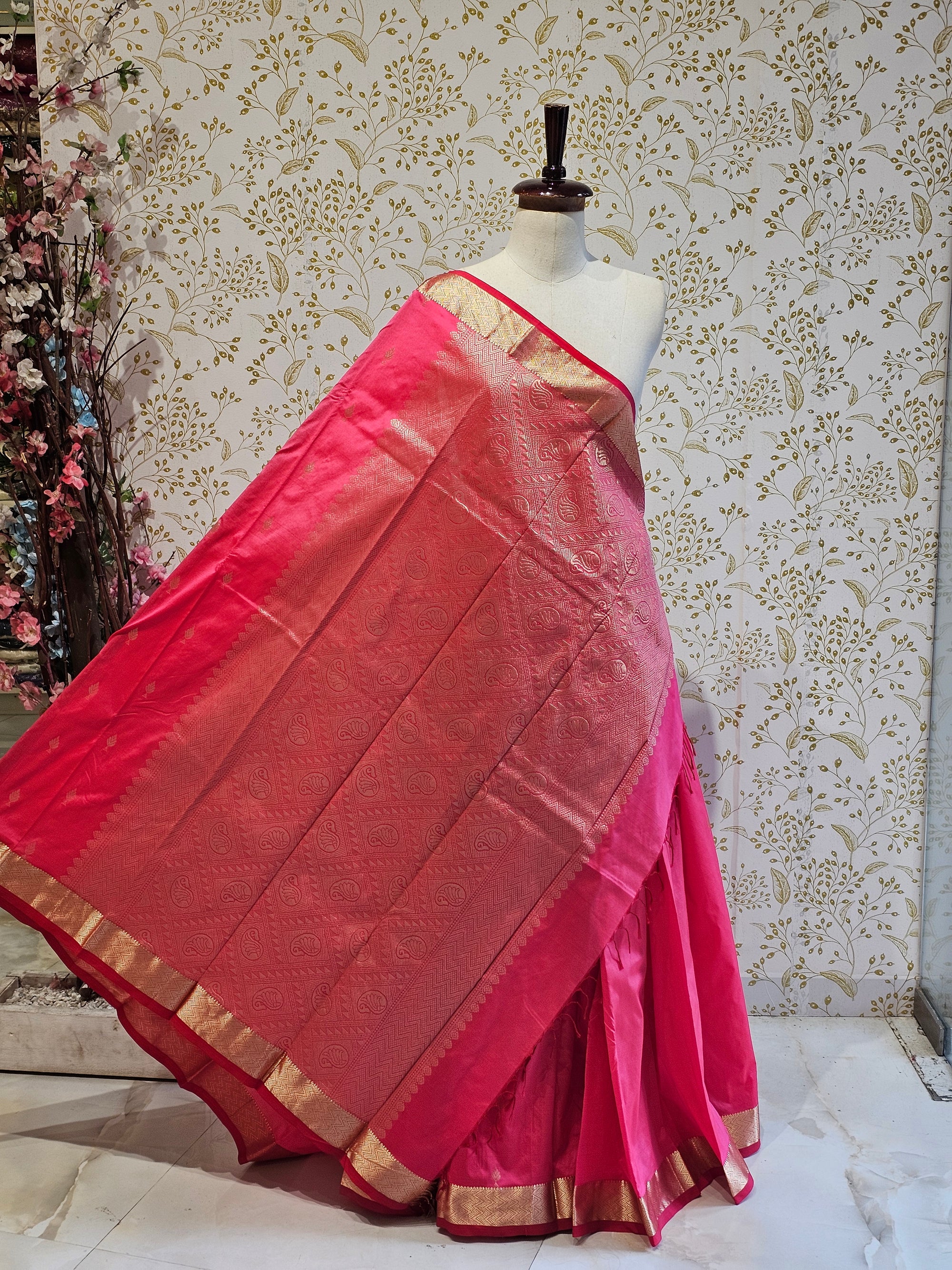 Silk Kanjivaram Saree  Light Gold Jari Butti Pattern with Karvati Border & Brocade Pallu