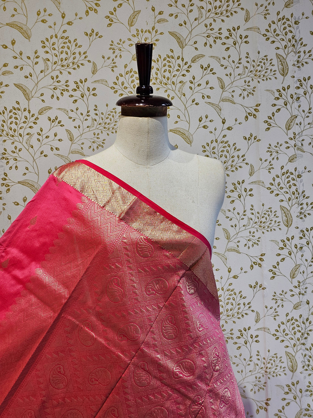 Silk Kanjivaram Saree  Light Gold Jari Butti Pattern with Karvati Border & Brocade Pallu