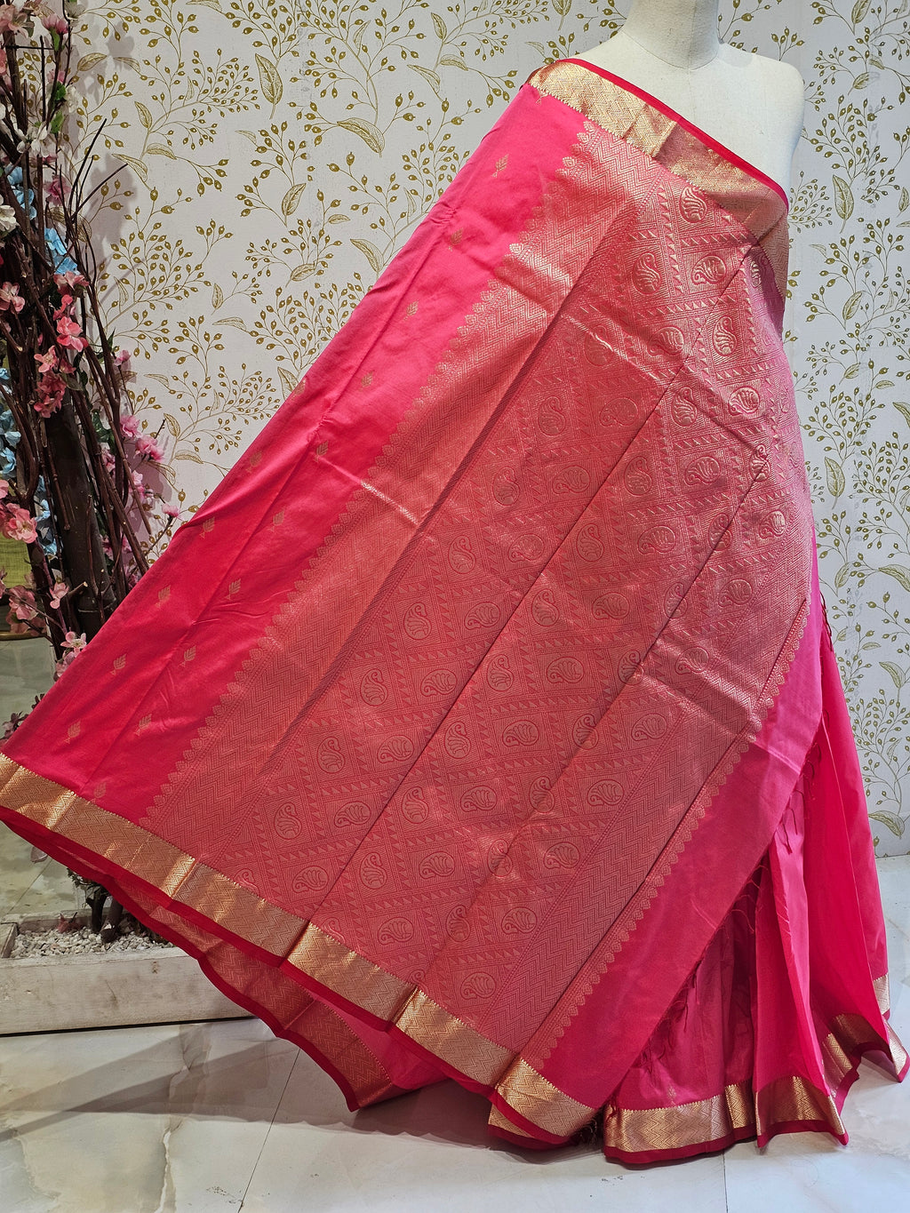 Silk Kanjivaram Saree  Light Gold Jari Butti Pattern with Karvati Border & Brocade Pallu