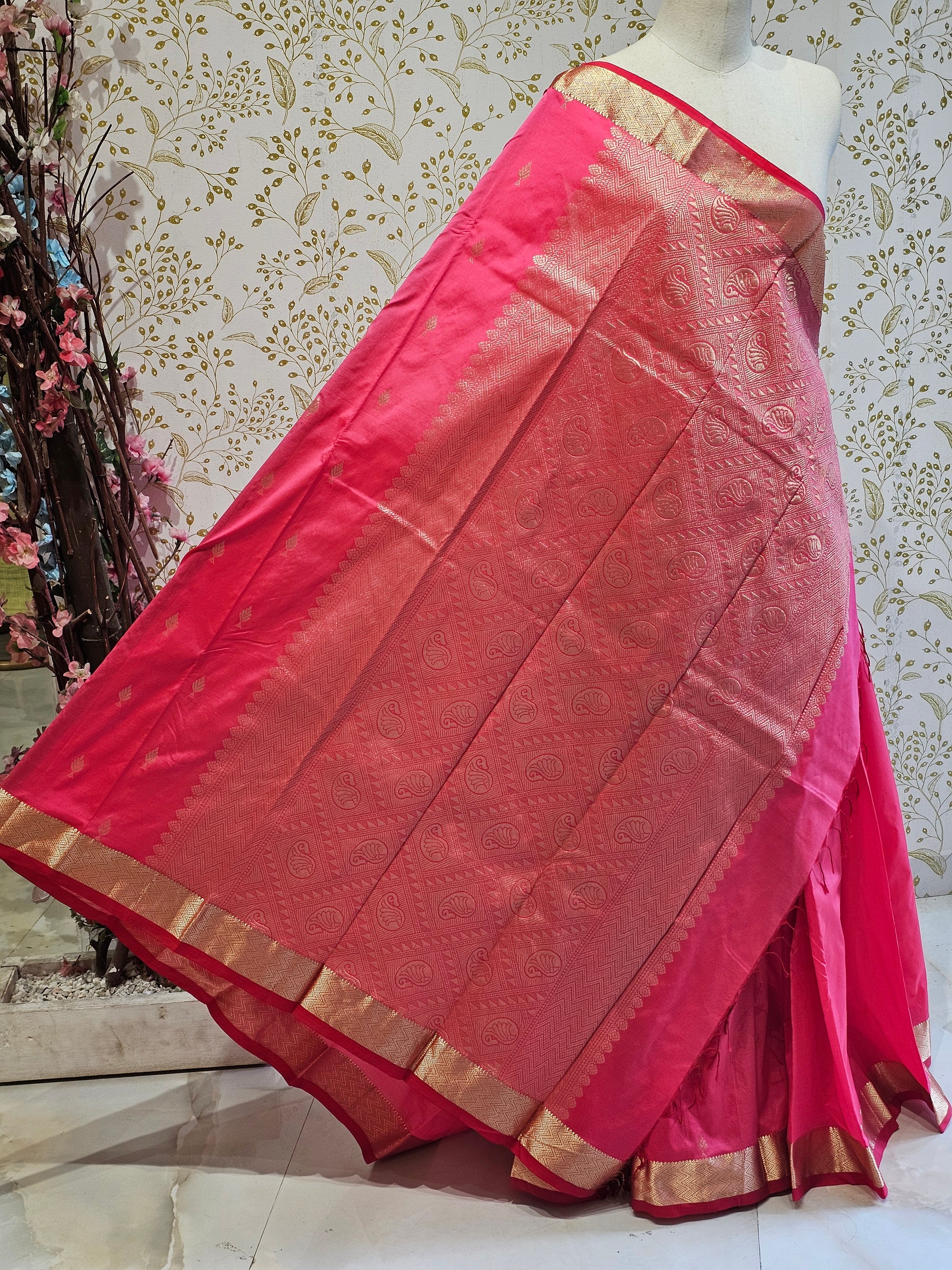 Silk Kanjivaram Saree  Light Gold Jari Butti Pattern with Karvati Border & Brocade Pallu