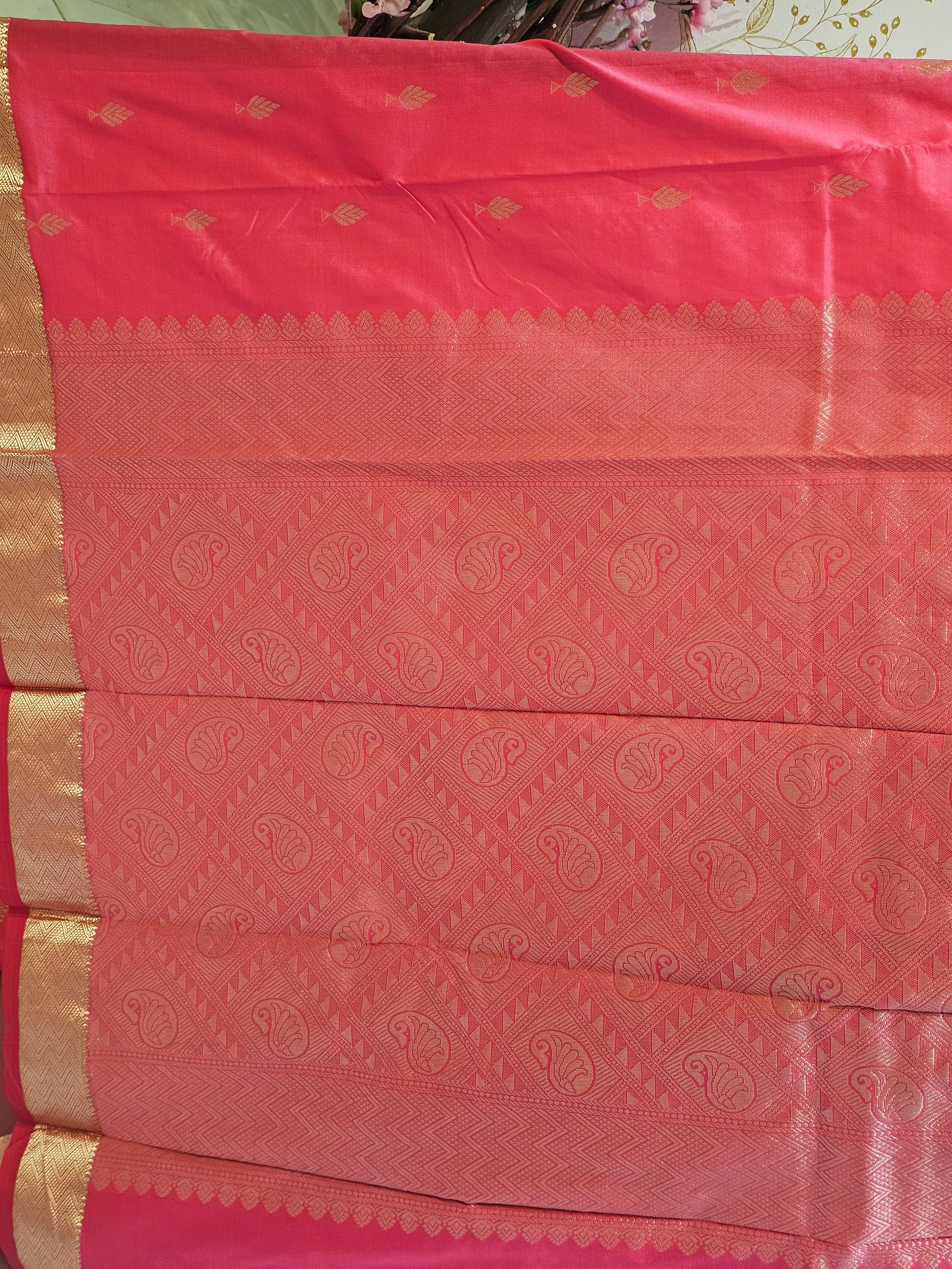 Silk Kanjivaram Saree  Light Gold Jari Butti Pattern with Karvati Border & Brocade Pallu