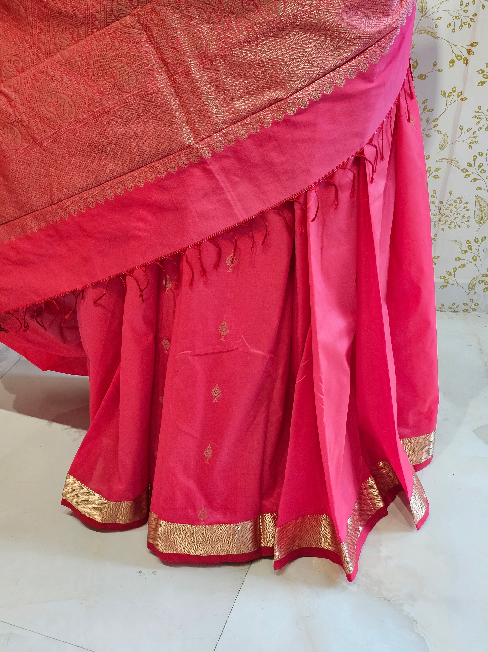 Silk Kanjivaram Saree  Light Gold Jari Butti Pattern with Karvati Border & Brocade Pallu