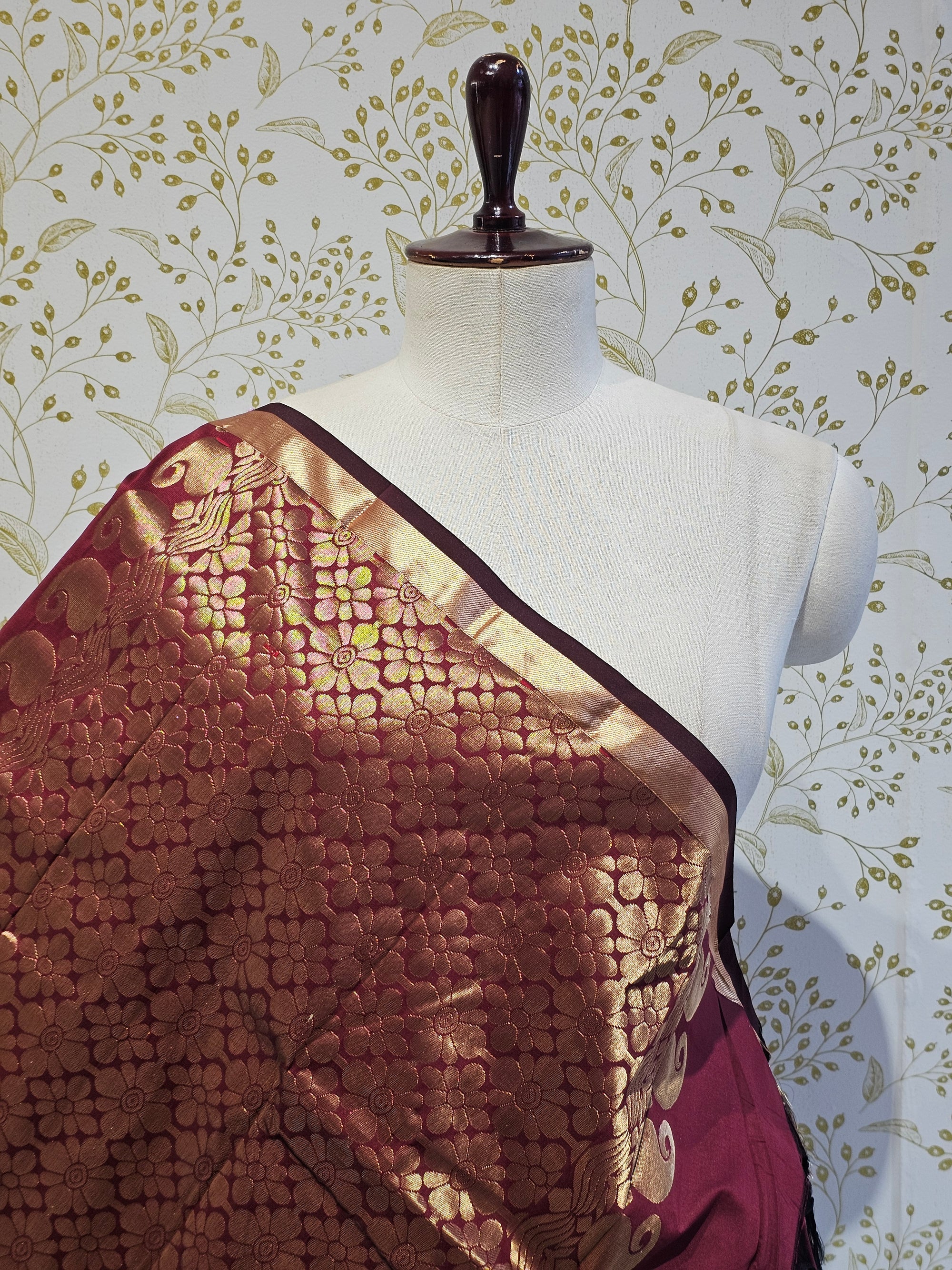 Kanjivaram Silk Saree  Light Gold Jari Butti with Small Border & Brocade Pallu