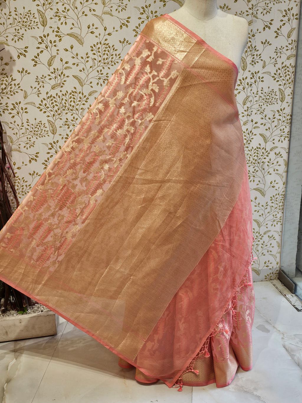 Banarasi Tissue Organza Saree  Minimalistic Floral Motifs & Soft Gold Zari Border