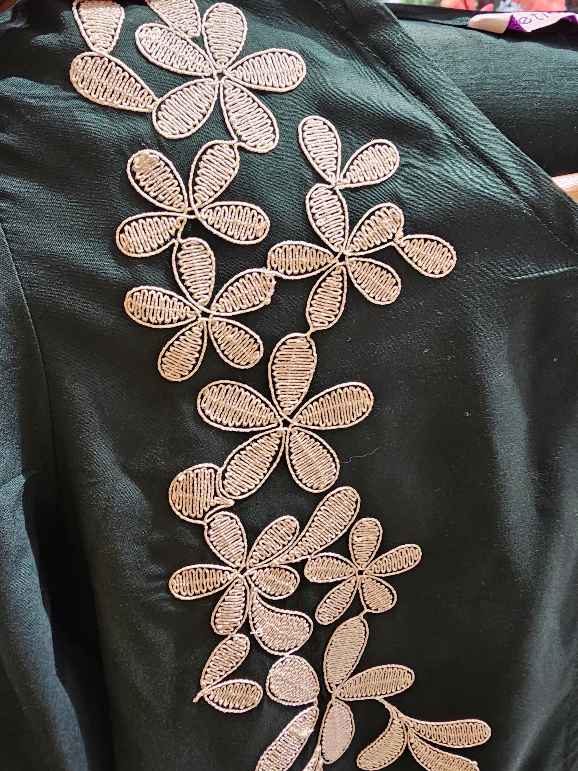 Bottle Green Cotton Blend Kurta with White Floral Embroidery for Women