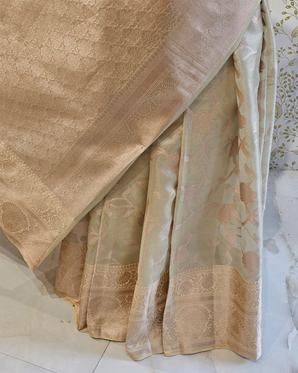 Banarasi Tissue Saree  Light Gold Designer Border with Floral Weave & Brocade Pallu