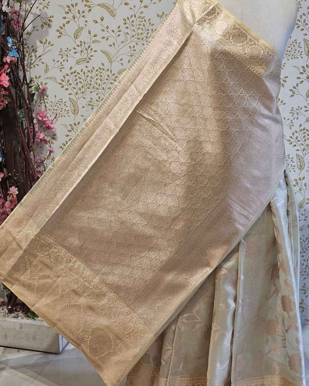 Banarasi Tissue Saree  Light Gold Designer Border with Floral Weave & Brocade Pallu