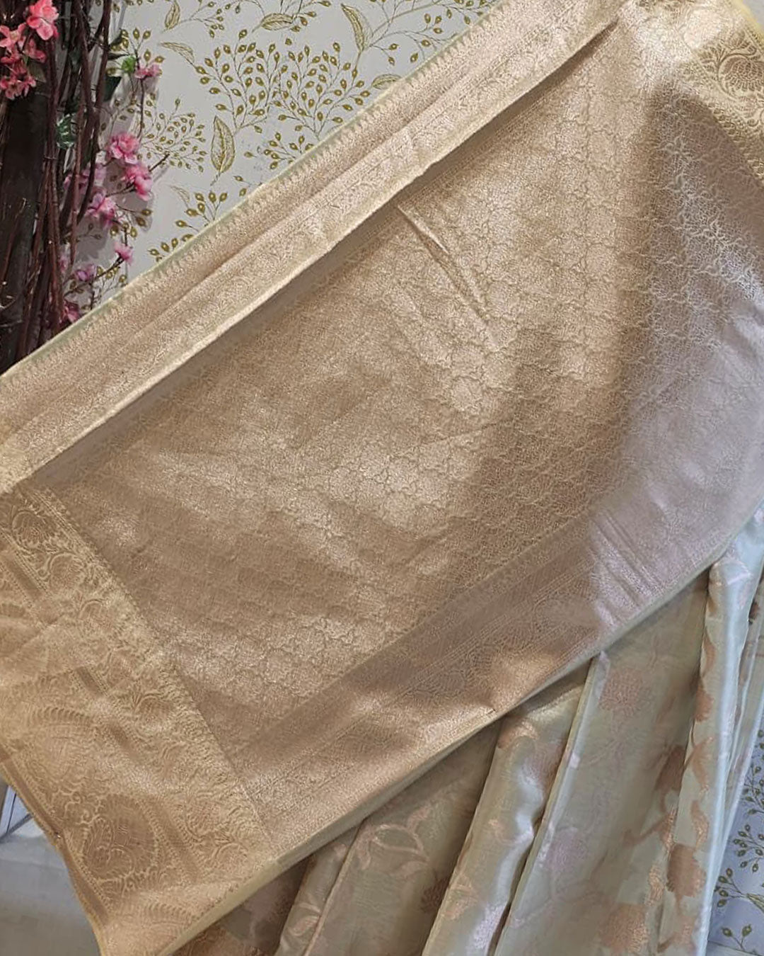 Banarasi Tissue Saree  Light Gold Designer Border with Floral Weave & Brocade Pallu
