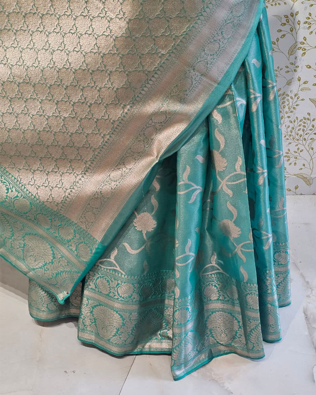 Banarasi Tissue Saree  Light Gold Designer Border with Floral Weave & Brocade Pallu