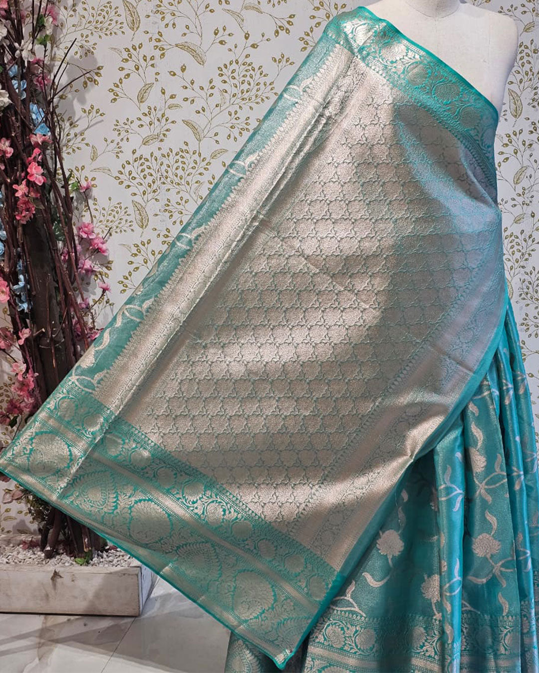 Banarasi Tissue Saree  Light Gold Designer Border with Floral Weave & Brocade Pallu