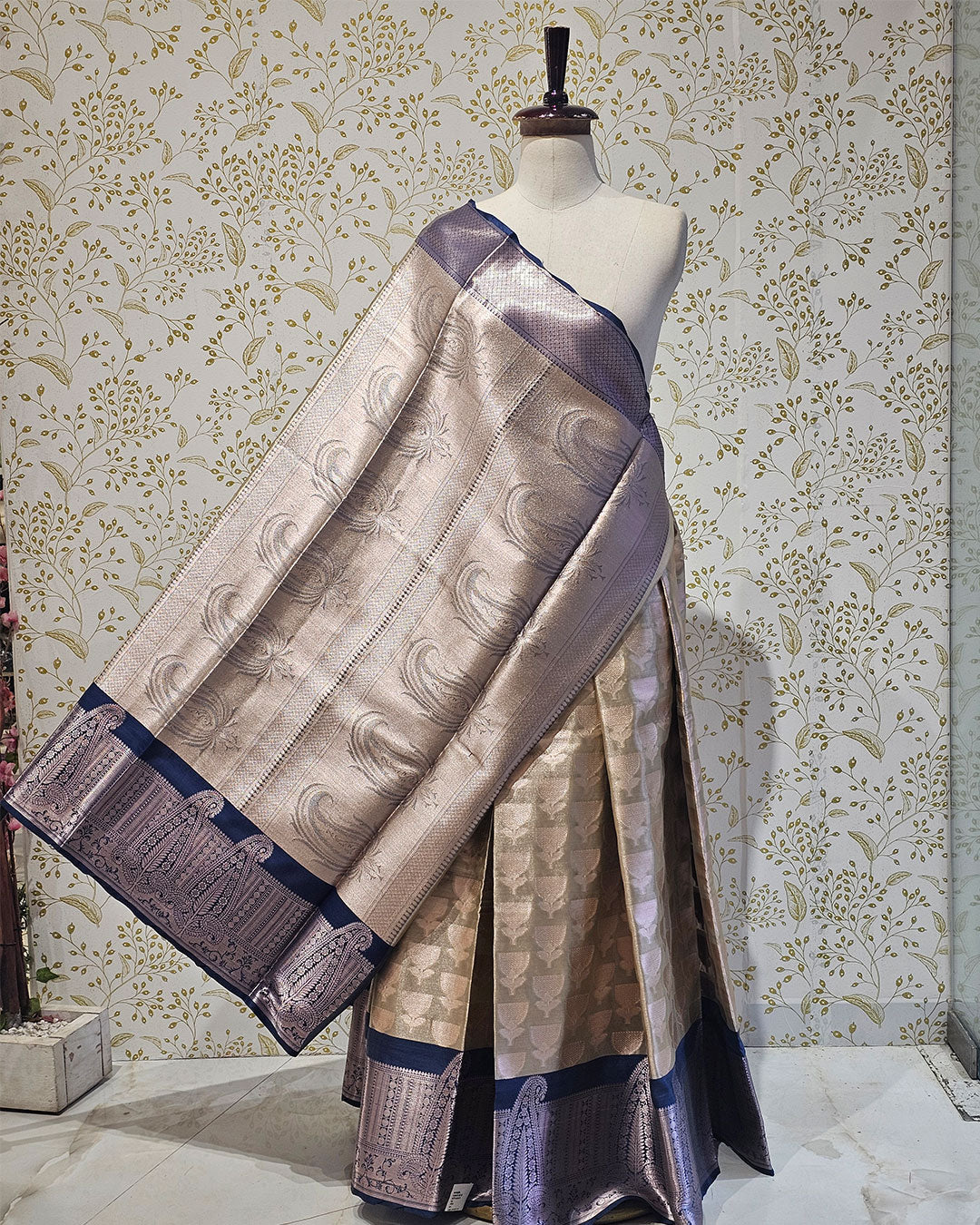 Tissue Kanjivaram Saree  Paisley Butti Border & Brocade Designer Pallu