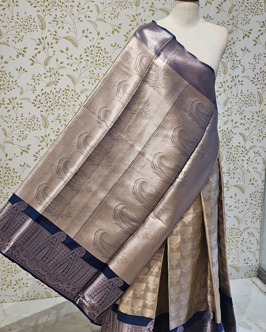 Tissue Kanjivaram Saree  Paisley Butti Border & Brocade Designer Pallu