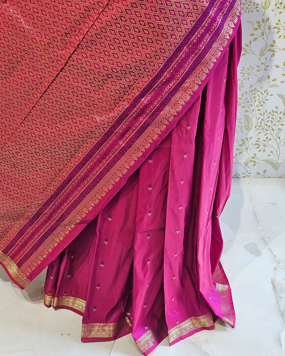 Kanjivaram Silk Saree  Light Gold Jari Meena Butti with Small Border & Brocade Pallu