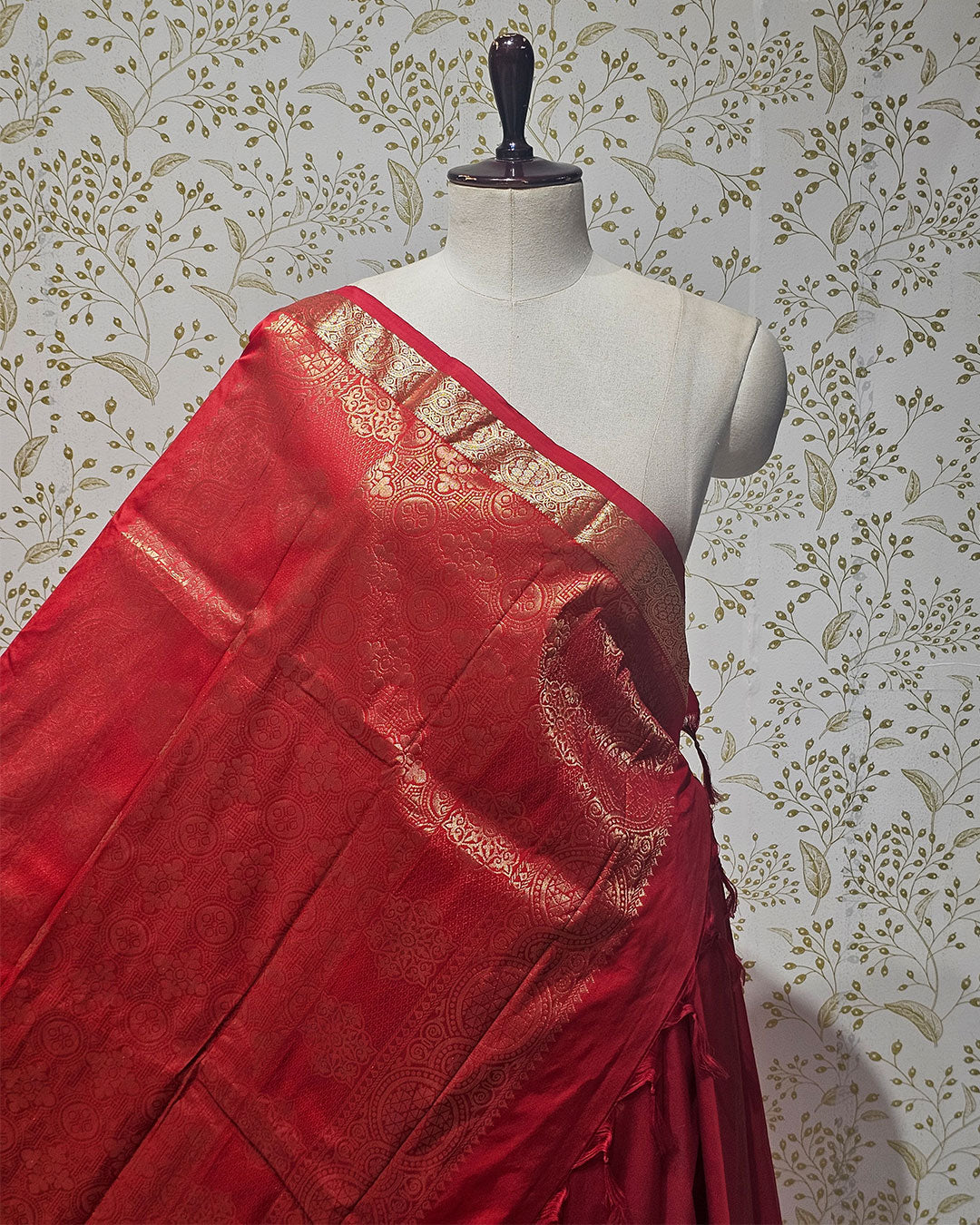 Kanjivaram Silk Saree  Light Gold Jari Butti with Small Border & Brocade Pallu