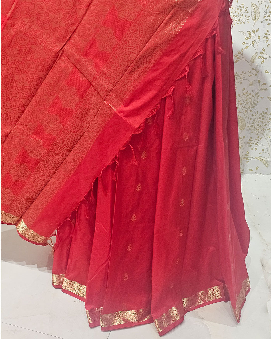 Kanjivaram Silk Saree  Light Gold Jari Butti with Small Border & Brocade Pallu
