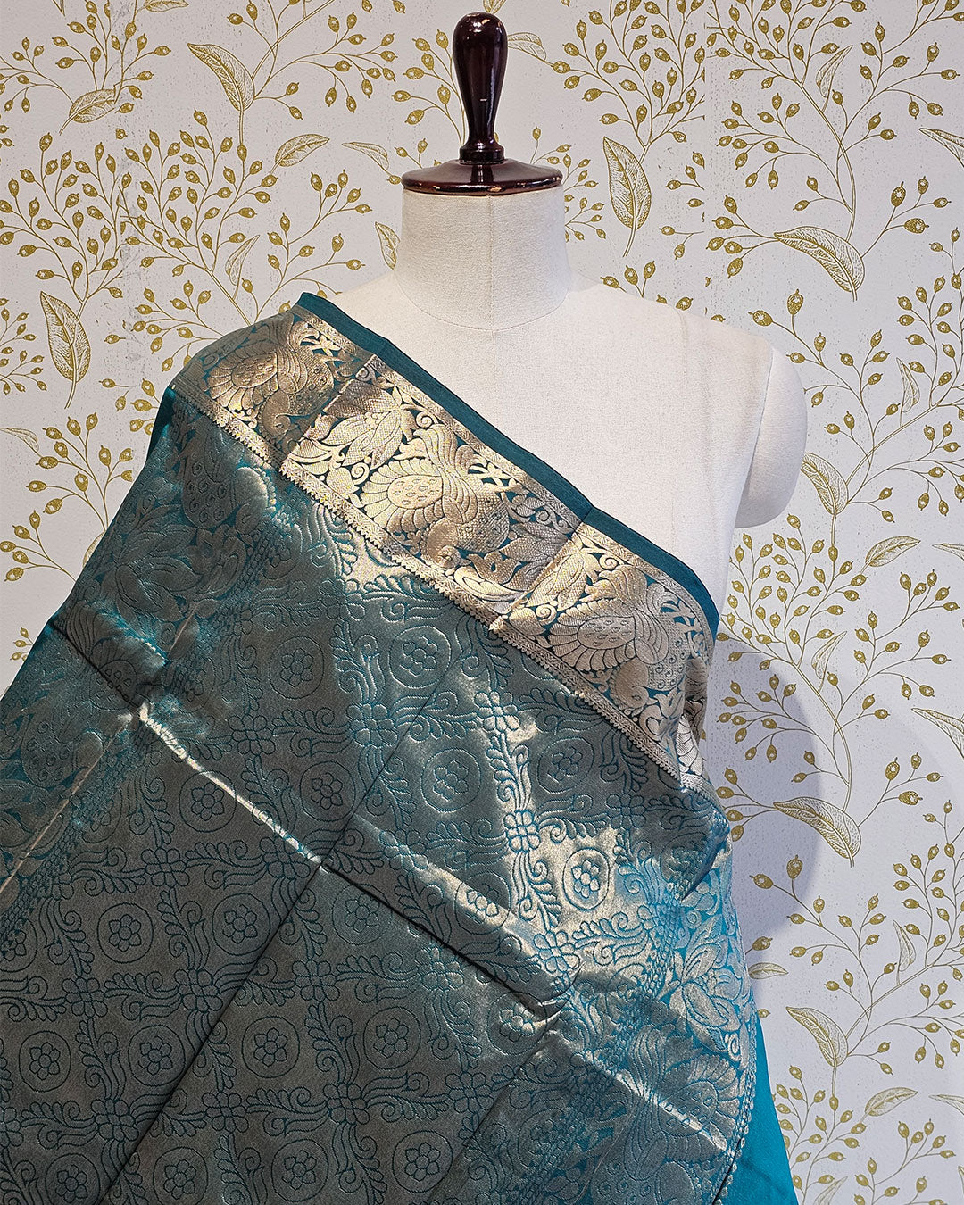 Kanjivaram Silk Saree  Light Gold Jari Butti with 4-Inch Border & Brocade Pallu