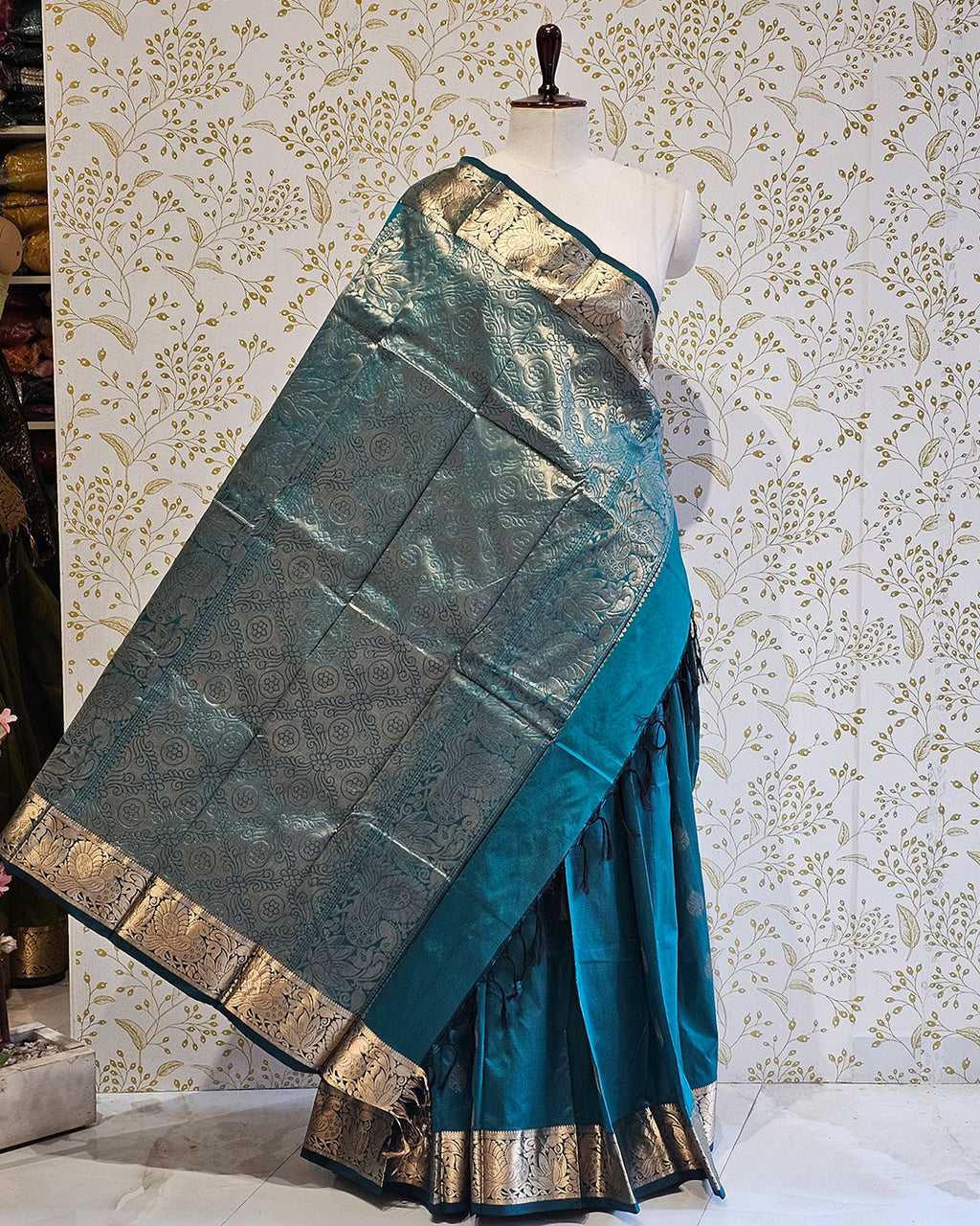 Kanjivaram Silk Saree  Light Gold Jari Butti with 4-Inch Border & Brocade Pallu