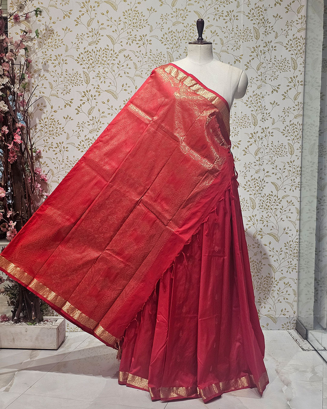 Kanjivaram Silk Saree  Light Gold Jari Butti with Small Border & Brocade Pallu