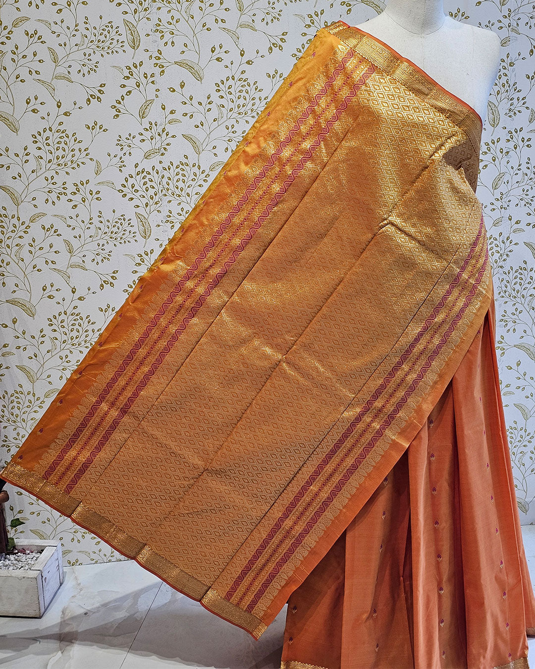 Kanjivaram Silk Saree  Light Gold Jari Meena Butti with Small Border & Brocade Pallu