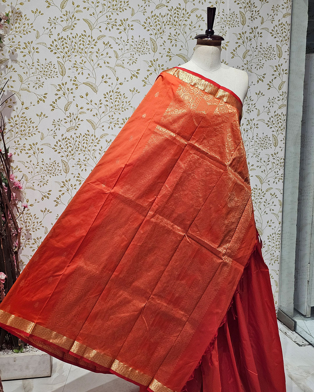 Kanjivaram Silk Saree  Light Gold Jari Butti with Small Border & Brocade Pallu