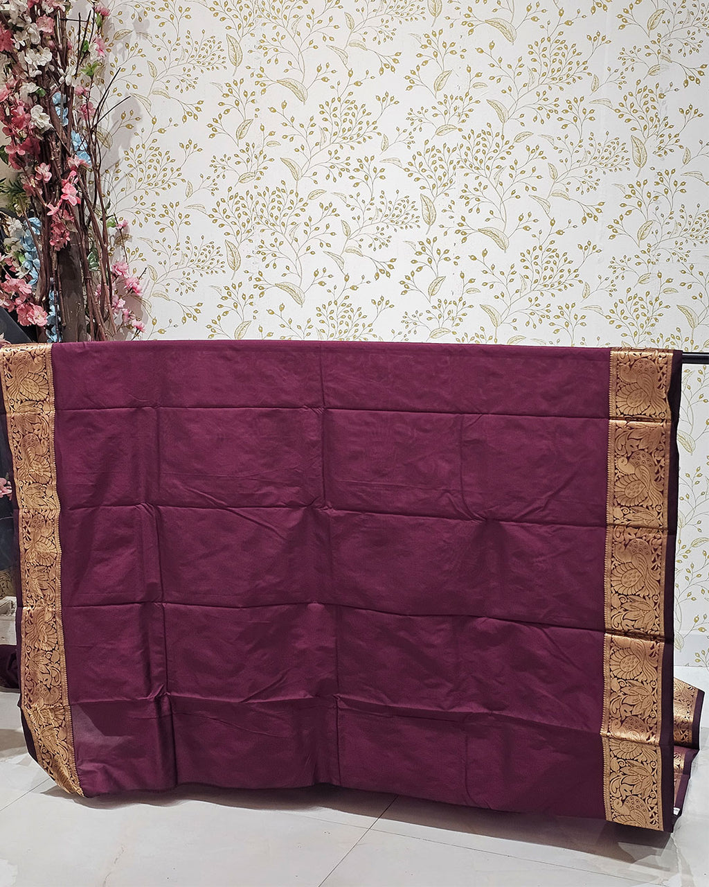 Kanjivaram Silk Saree  Light Gold Jari Butti with 4-Inch Border & Brocade Pallu