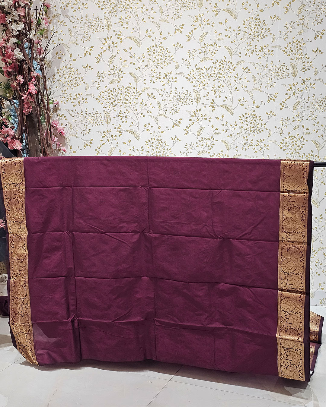 Kanjivaram Silk Saree  Light Gold Jari Butti with 4-Inch Border & Brocade Pallu