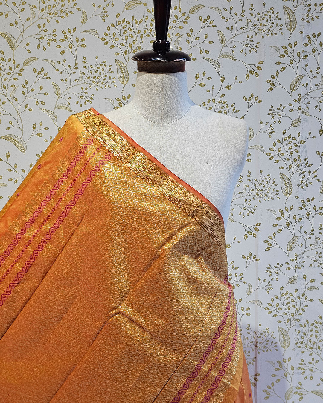Kanjivaram Silk Saree  Light Gold Jari Meena Butti with Small Border & Brocade Pallu