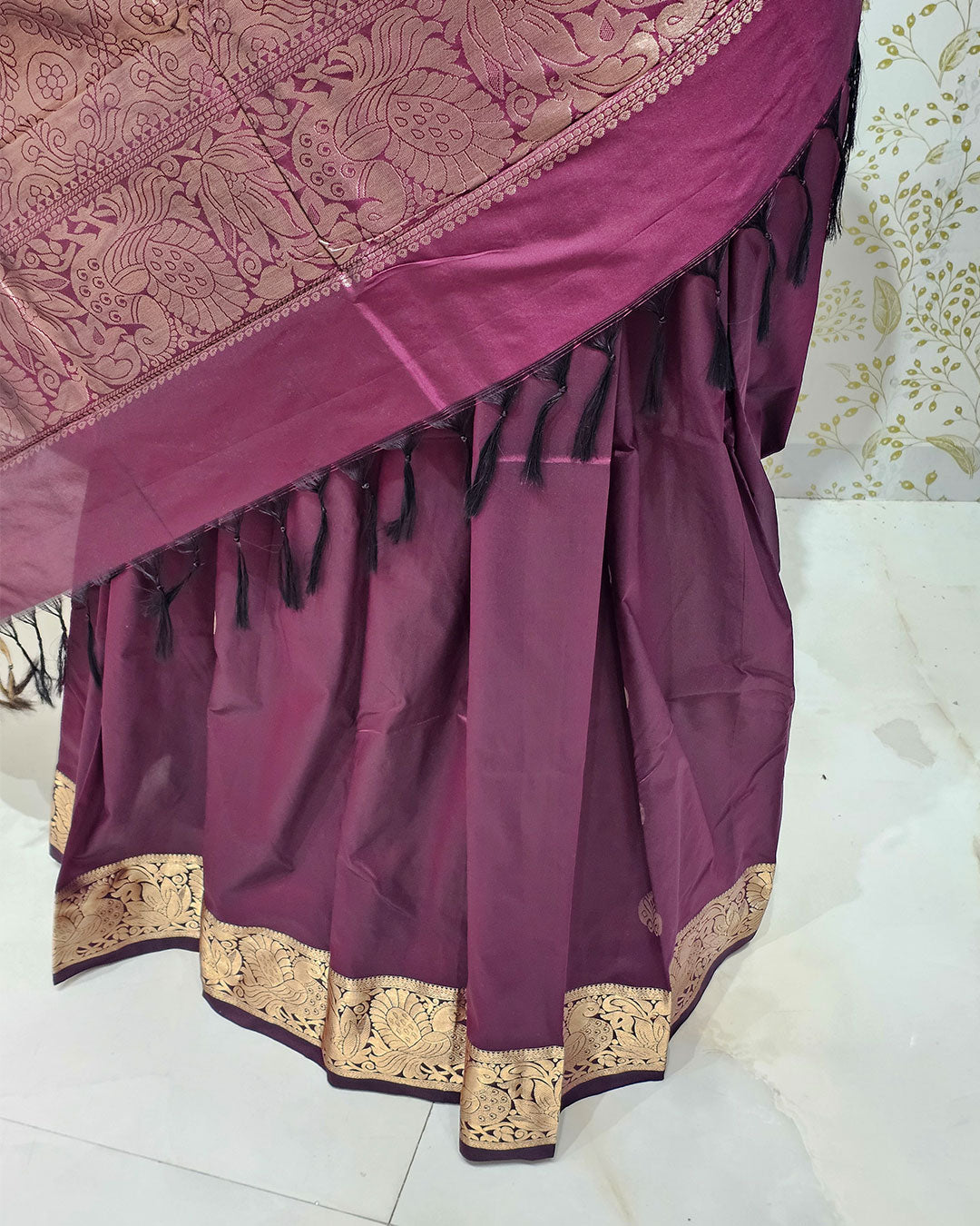 Kanjivaram Silk Saree  Light Gold Jari Butti with 4-Inch Border & Brocade Pallu