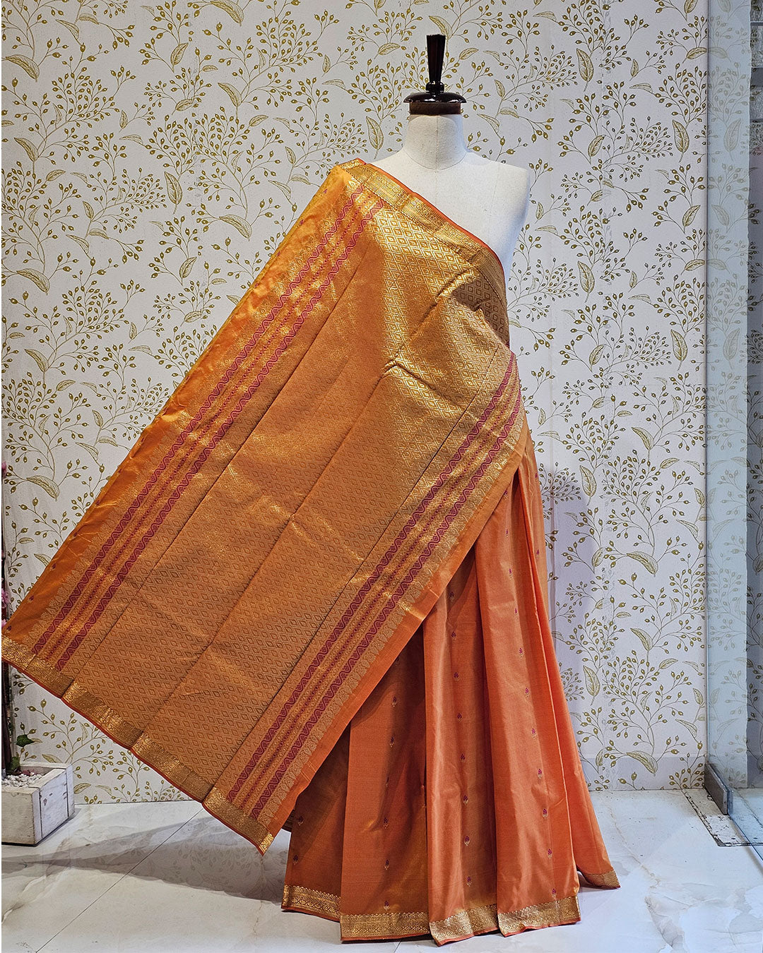 Kanjivaram Silk Saree  Light Gold Jari Meena Butti with Small Border & Brocade Pallu