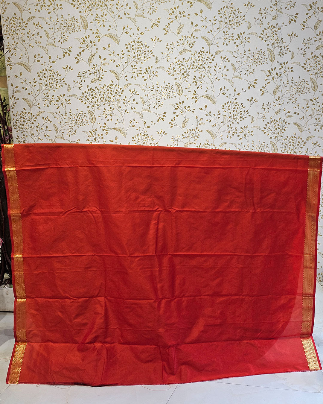 Kanjivaram Silk Saree  Light Gold Jari Meena Butti with Small Border & Brocade Pallu