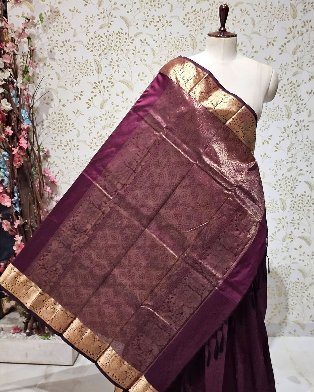 Kanjivaram Silk Saree  Light Gold Jari Butti with 4-Inch Border & Brocade Pallu