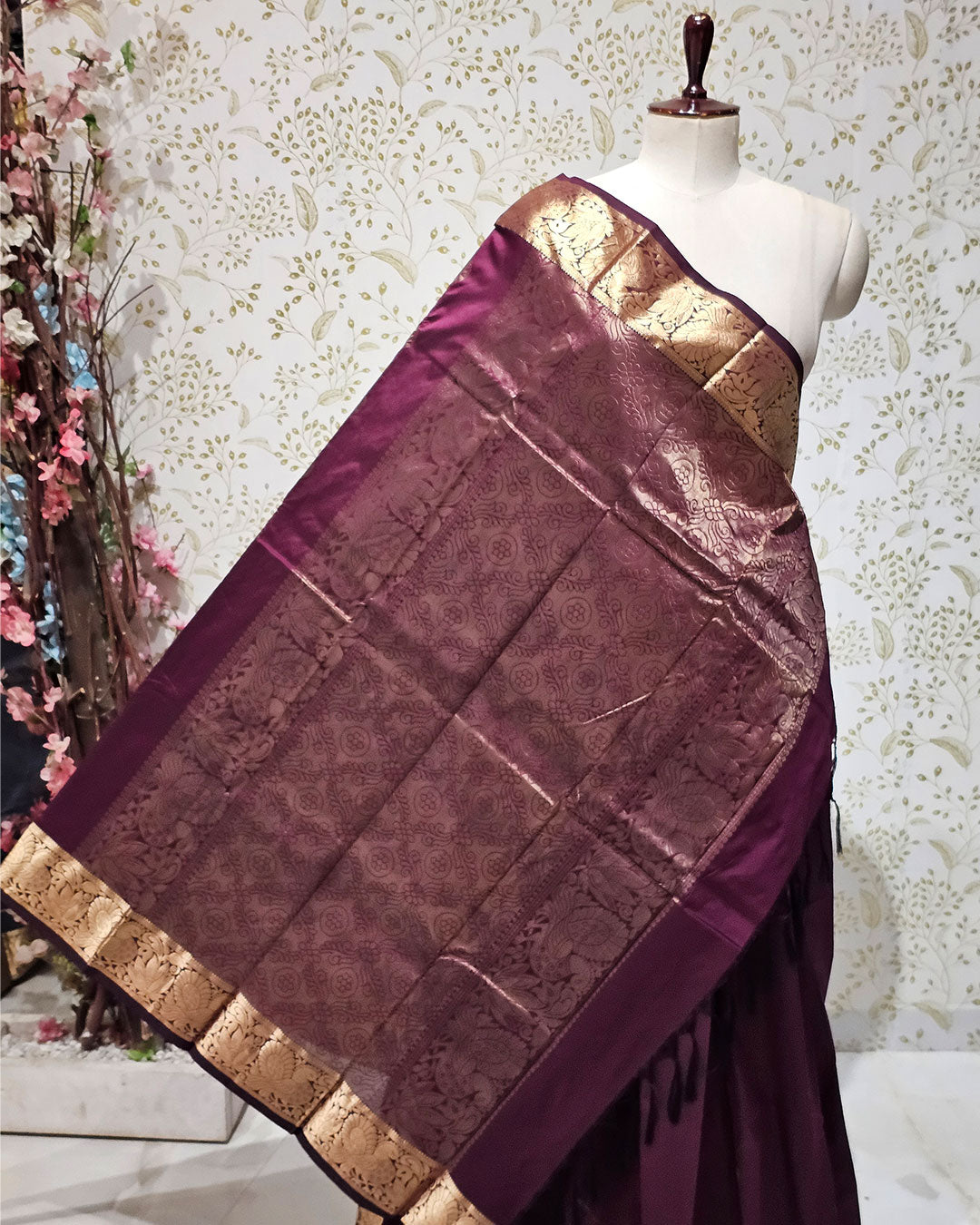 Kanjivaram Silk Saree  Light Gold Jari Butti with 4-Inch Border & Brocade Pallu